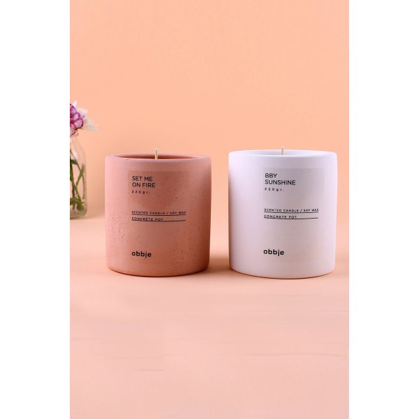 Bougie parfumée Watch Me Burn haute - Beige Bougie parfumée Watch Me Burn haute - Beige