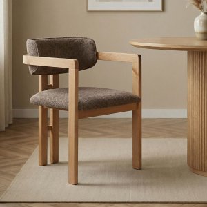 Karmstol Torpin i brun chenille och ek