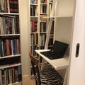 Kundbild Emil skrivbordshylla (vit): Enkel smart lättplacerad hylla med...