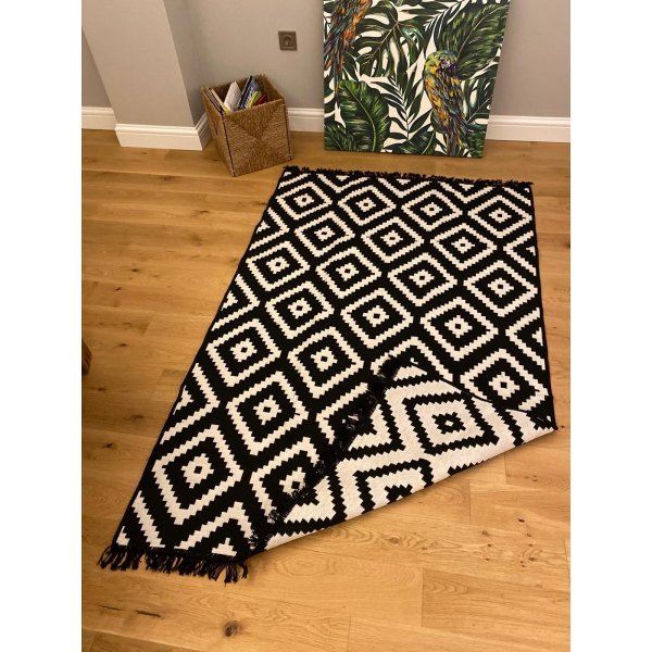 Intersect matta 150 x 80 cm - Svart/vit Intersect matta 150 x 80 cm - Svart/vit