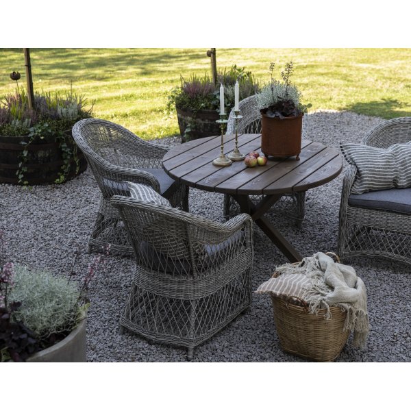 Utegrupp Marbella: Scottsdale runt brunt matbord 112 cm inklusive 4 st Marbella karmstolar i grå konstrotting Utegrupp Marbella: Scottsdale runt brunt matbord 112 cm inklusive 4 st Marbella karmstolar i grå konstrotting
