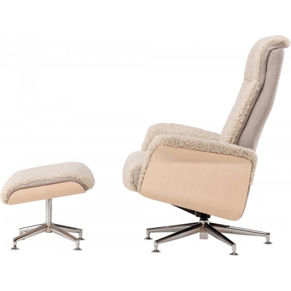 Ulla fåtölj med fotpall i fårskinn - Beige / Whitewash / Krom + Textilrengöring för möbler Ulla fåtölj med fotpall i fårskinn - Beige / Whitewash / Krom + Textilrengöring för möbler