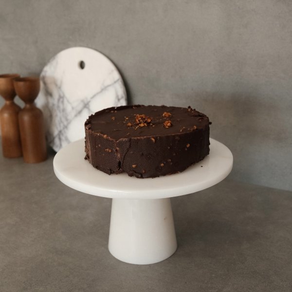 Kakfat i vit Thassosmarmor