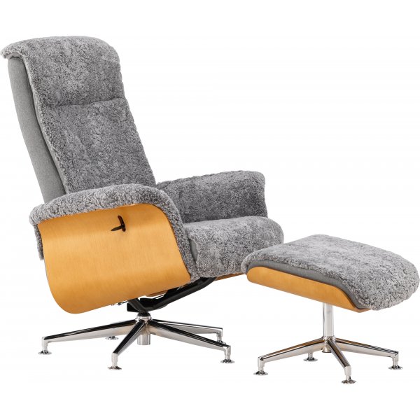 Ulla fåtölj med fotpall i fårskinn - Grå / Ek / Krom + Möbeltassar Ulla fåtölj med fotpall i fårskinn - Grå / Ek / Krom + Möbeltassar