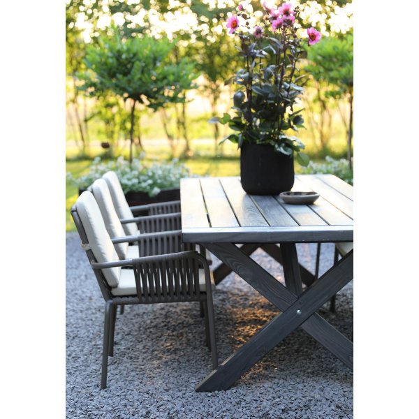 Oxford utematgrupp; grått bord 220 cm inkl 6 st Lincoln stapelbara karmstolar grå/beige Oxford utematgrupp; grått bord 220 cm inkl 6 st Lincoln stapelbara karmstolar grå/beige
