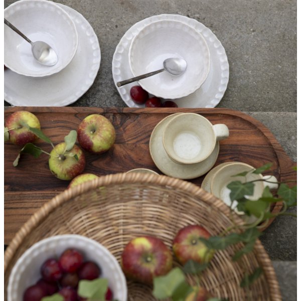 Utegrupp: svart matbord runt Ø112 cm med 4 st karmstolar Utegrupp: svart matbord runt Ø112 cm med 4 st karmstolar