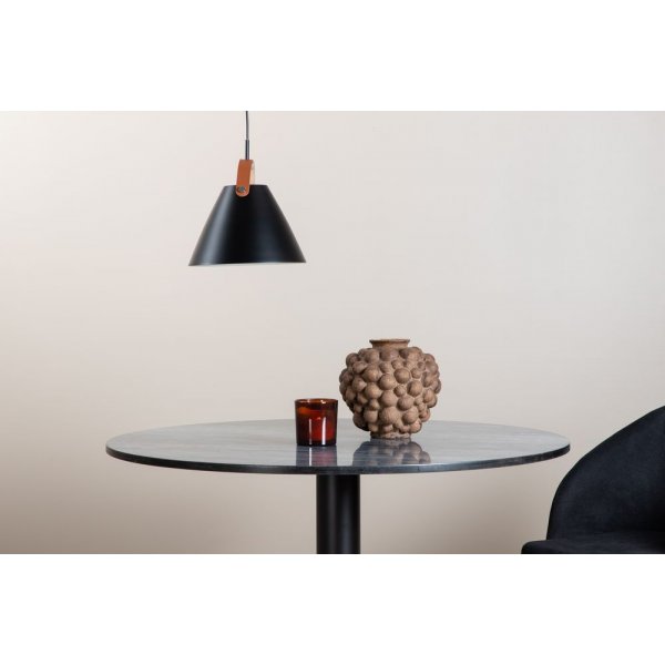 Märsön taklampa 27x27 cm - Svart Märsön taklampa 27x27 cm - Svart