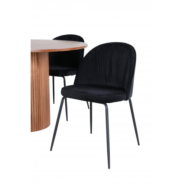 Bianca Matgrupp runt valnt matbord med 4 st Wrinkles svart stolar