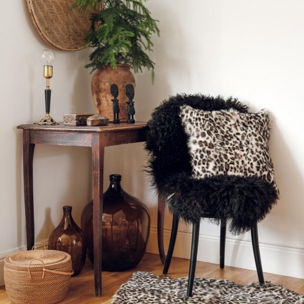 Ebbenhouten schapenvacht Zwart - 60 x 85 cm Ebbenhouten schapenvacht Zwart - 60 x 85 cm