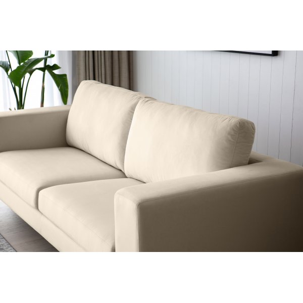 Aspen 3-sits soffa i beige sammet + Textilrengöring för möbler Aspen 3-sits soffa i beige sammet + Textilrengöring för möbler