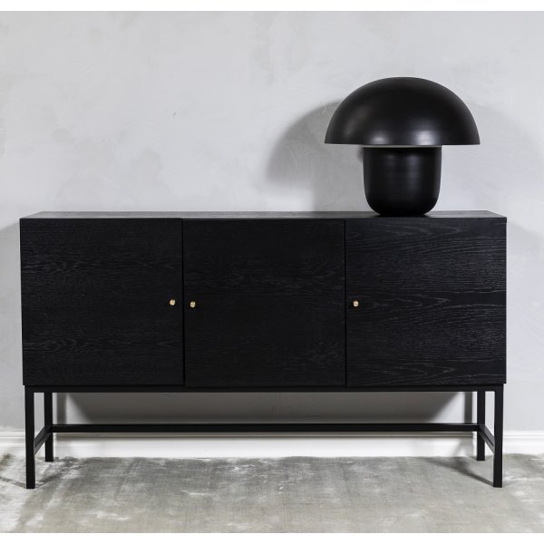 Carl sideboard med 3 dörrar - Svartbetsad ask Carl sideboard med 3 dörrar - Svartbetsad ask