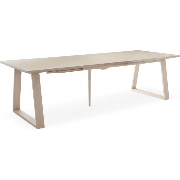 Stord matbord 240 x 100 cm - Vitpigmenterad ekfanér Stord matbord 240 x 100 cm - Vitpigmenterad ekfanér