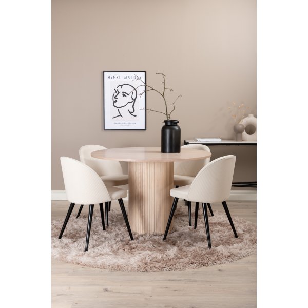 Bianca Matgrupp runt vitputsat matbord med 4 st Velvet gr�ddvit stolar