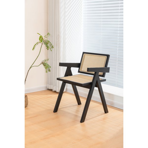 Anna karmstol - Svart med konstrotting i sits & rygg Anna karmstol - Svart med konstrotting i sits & rygg