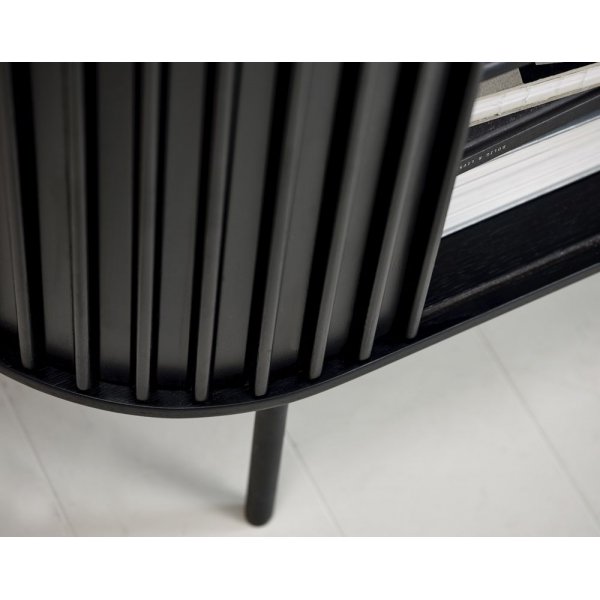 Meuble Sierra en chêne teinté noir avec portes à volets Meuble Sierra en chêne teinté noir avec portes à volets