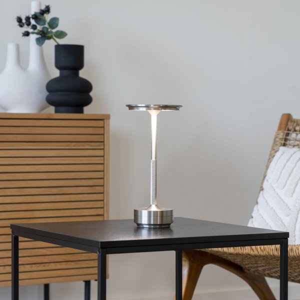 Lyneham uppladdningsbar LED bordslampa - Silver Lyneham uppladdningsbar LED bordslampa - Silver