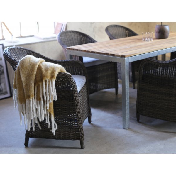 Matgrupp Alva: Matbord i teak / Galvaniserat stål med 6 st Mercury fåtöljer i brun konstrotting + Textilrengöring för möbler Matgrupp Alva: Matbord i teak / Galvaniserat stål med 6 st Mercury fåtöljer i brun konstrotting + Textilrengöring för möbler