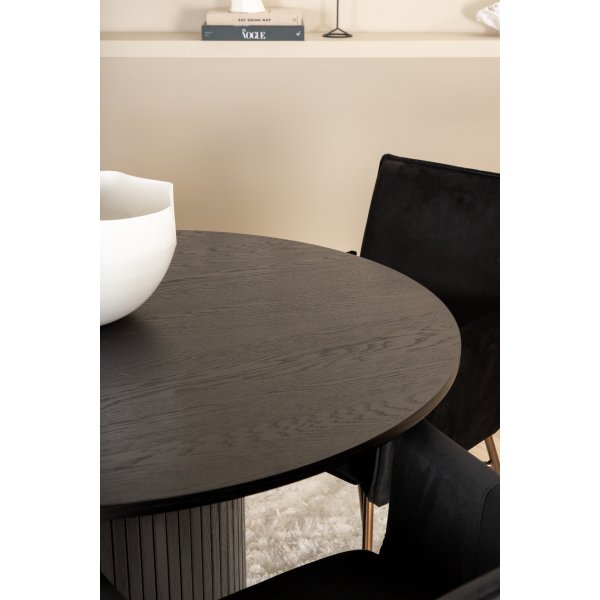 Bianca Matgrupp runt svart matbord med 4 st Petra svart stolar Bianca Matgrupp runt svart matbord med 4 st Petra svart stolar