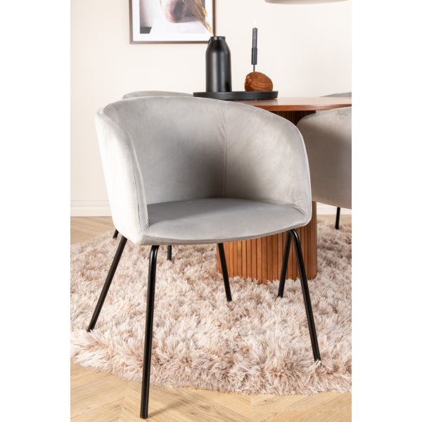 Bianca Matgrupp runt valnöt matbord med 4 st Berit grå stolar Bianca Matgrupp runt valnöt matbord med 4 st Berit grå stolar