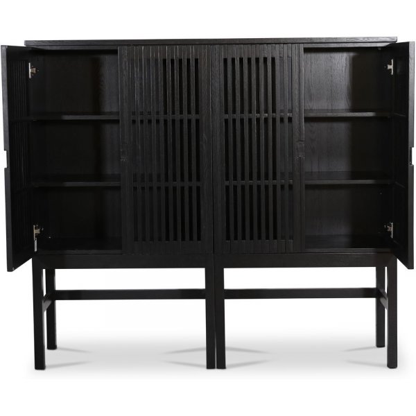 Level skåp i svartbetsad ek med dörrar i ribbor 140 cm Level skåp i svartbetsad ek med dörrar i ribbor 140 cm