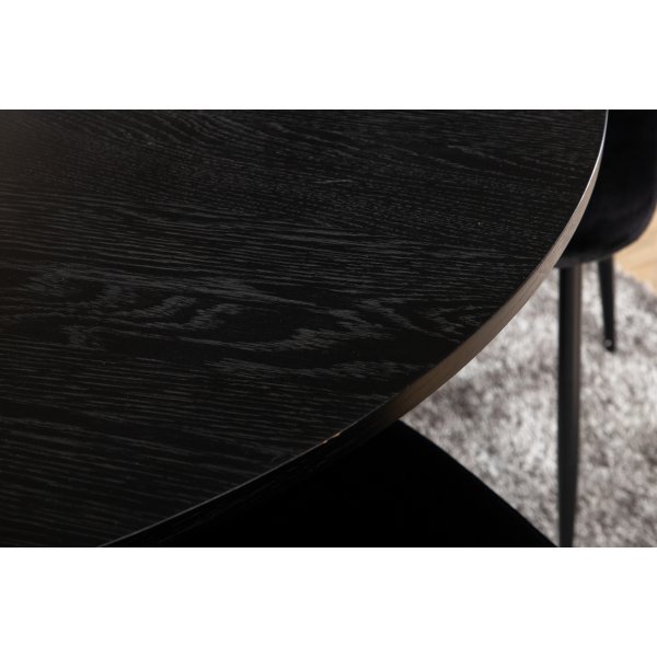 Bianca Matgrupp runt svart matbord med 4 st Polar svart stolar