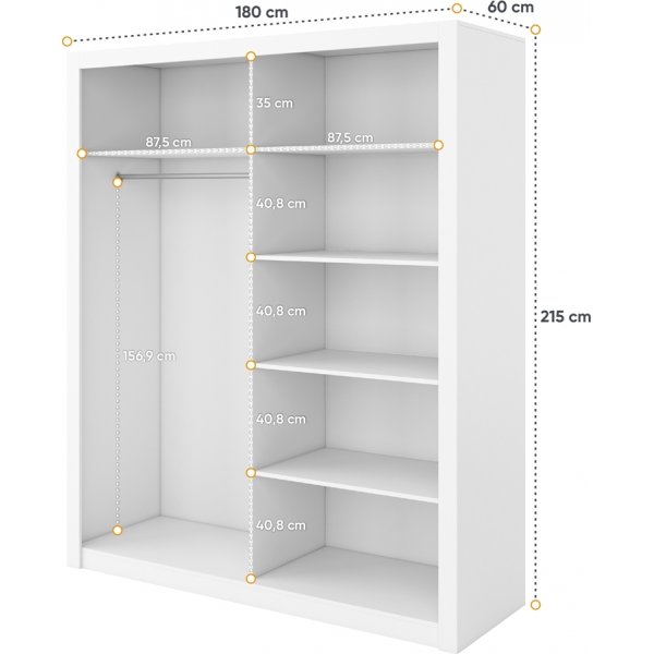 Grderob med inredning och skjutdrrar