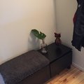 Det blev så bra i hallen när renoveringen blev av! Box sittbänk stor - svart