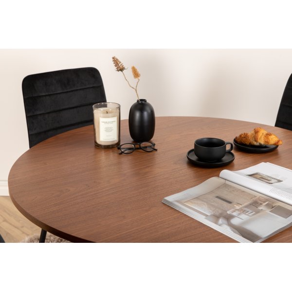 Bianca Matgrupp runt valnöt matbord med 4 st Windu Lyx svart stolar Bianca Matgrupp runt valnöt matbord med 4 st Windu Lyx svart stolar