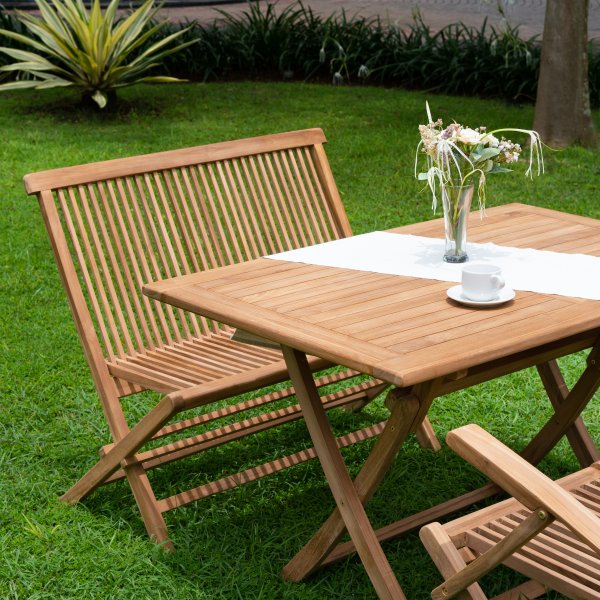 Salt� utegrupp; matbord med 2 stycken karmstolar och teaksoffa