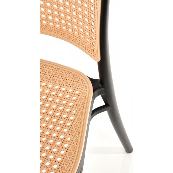 Stapelbar matstol med rottingsits