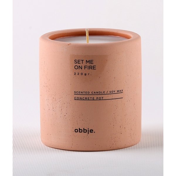 Bougie parfumée Set Me On Fire haute - Rose Bougie parfumée Set Me On Fire haute - Rose