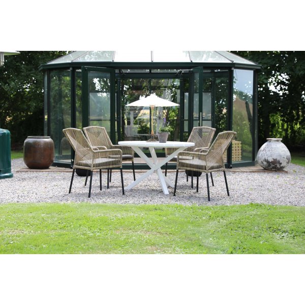 Groupe de salle à manger d\\\'extérieur Scottsdale autour d\\\'une table avec 4 chaises à structure Ystad - Gris/Beige/Blanc Groupe de salle à manger d\\\'extérieur Scottsdale autour d\\\'une table avec 4 chaises à structure Ystad - Gris/Beige/Blanc