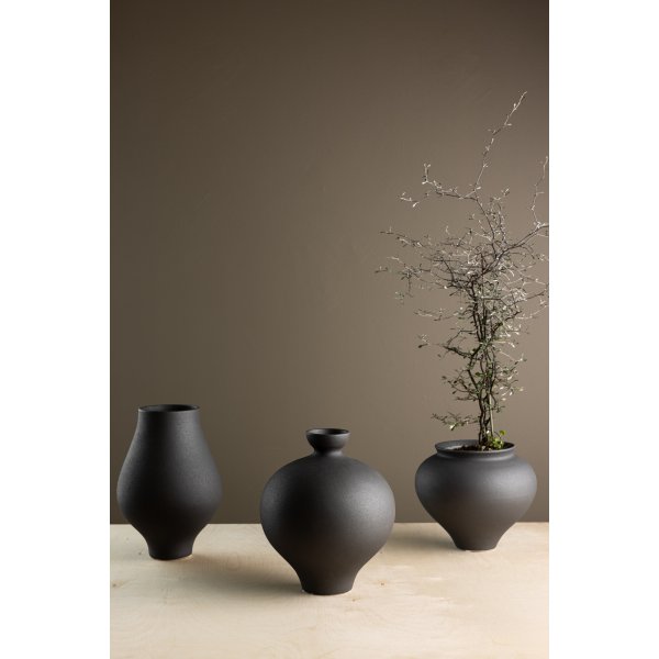 Rellis vas 20 x 24 cm - Svart Rellis vas 20 x 24 cm - Svart