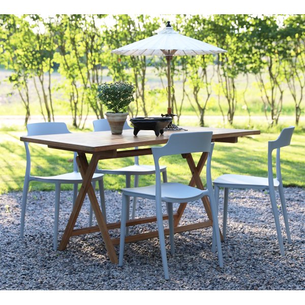 Matgrupp Salt teak: Klaffbord i teak inklusive 4 st Abbe stapelbara stolar
