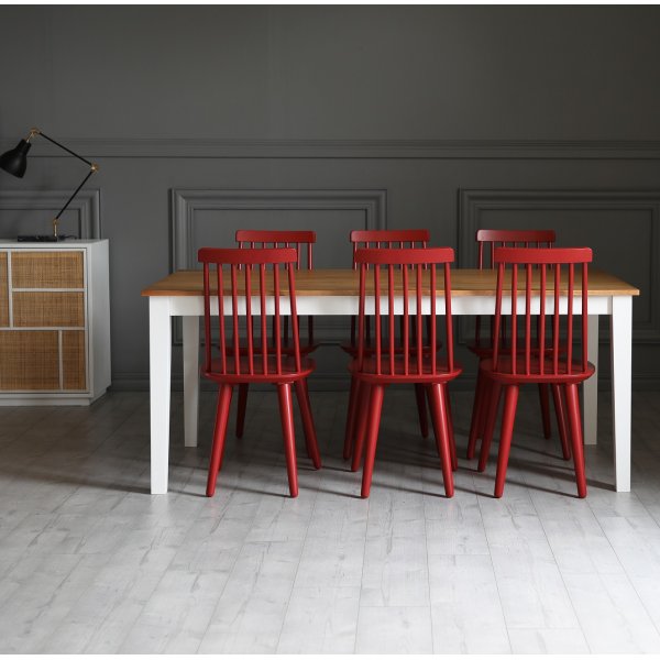 Dalsland matgrupp: Matbord i Ek / Vit med 6 st rda Pinnstolar