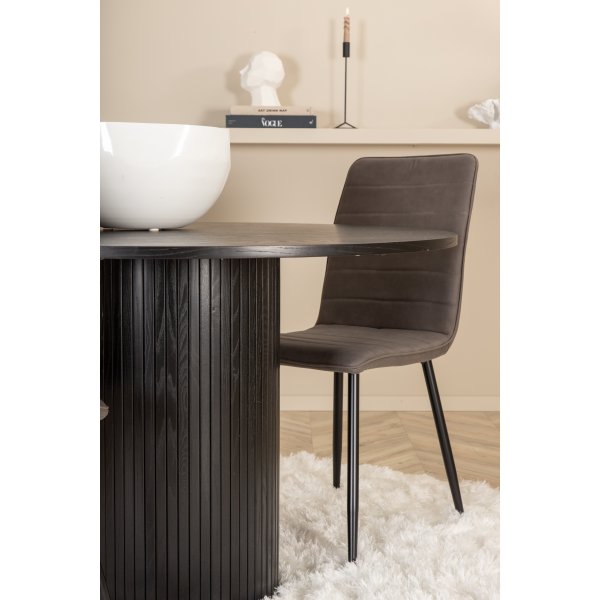 Bianca Matgrupp runt svart matbord med 4 st Windu Lyx grå stolar Bianca Matgrupp runt svart matbord med 4 st Windu Lyx grå stolar