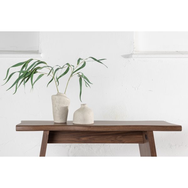 Kirkenes skrivbord 120 x 40 cm - Valnöt Kirkenes skrivbord 120 x 40 cm - Valnöt