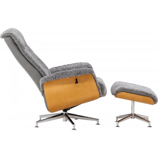 Ulla fåtölj med fotpall i fårskinn - Grå / Ek / Krom + Möbeltassar Ulla fåtölj med fotpall i fårskinn - Grå / Ek / Krom + Möbeltassar
