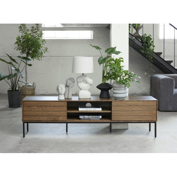 Inez tv-bänk i brunoljad ek - Bredd 180 cm Inez tv-bänk i brunoljad ek - Bredd 180 cm