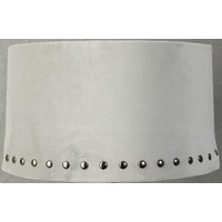 Velvet lampskärm med nitar 33 cm - Beige / Rökfärgat Velvet lampskärm med nitar 33 cm - Beige / Rökfärgat