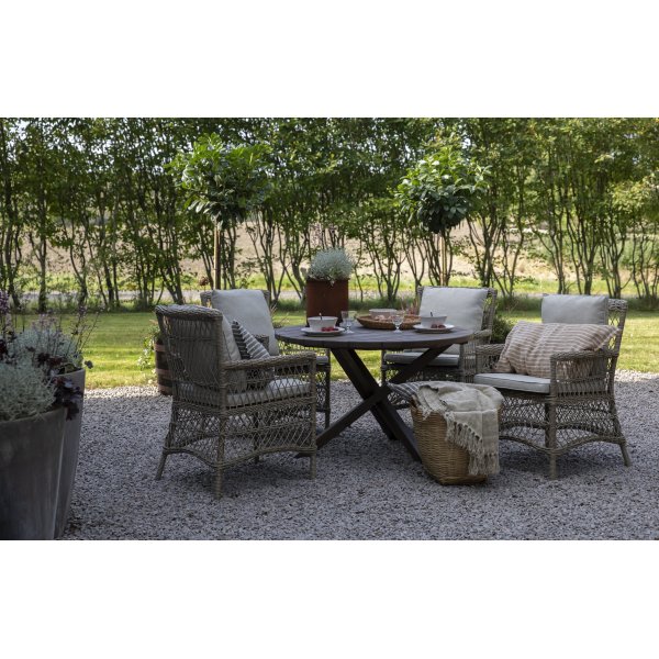 Utegrupp Provence: Scottsdale runt brunt matbord �112 cm inklusive 4 st Provence karmstolar i natruf�rgad konstrotting