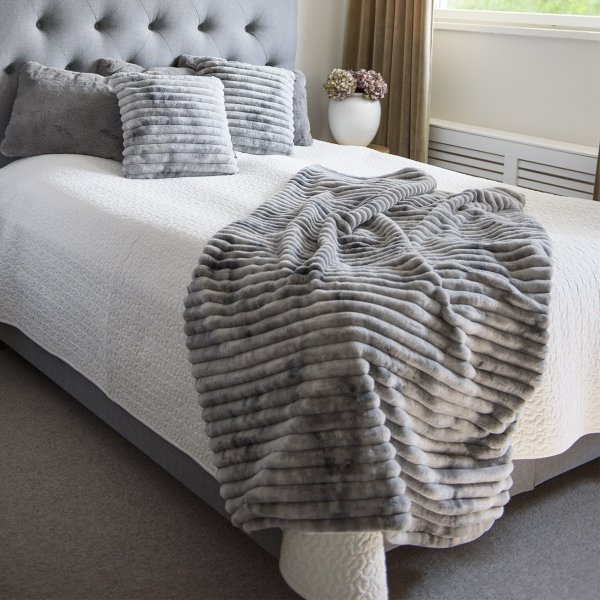 Stripy pläd Grå - 120 x 180 cm Stripy pläd Grå - 120 x 180 cm