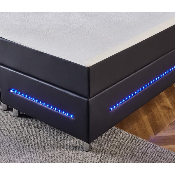 New York svart dubbelsäng med LED-belysning 180 x 200 cm + Textilrengöring för möbler New York svart dubbelsäng med LED-belysning 180 x 200 cm + Textilrengöring för möbler
